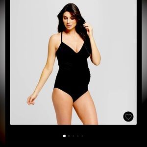 Maternity swimsuit New w/o tags.